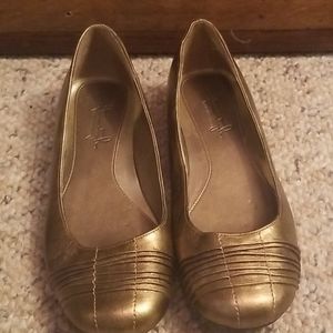 Vintage hushpuppy flats for comfort